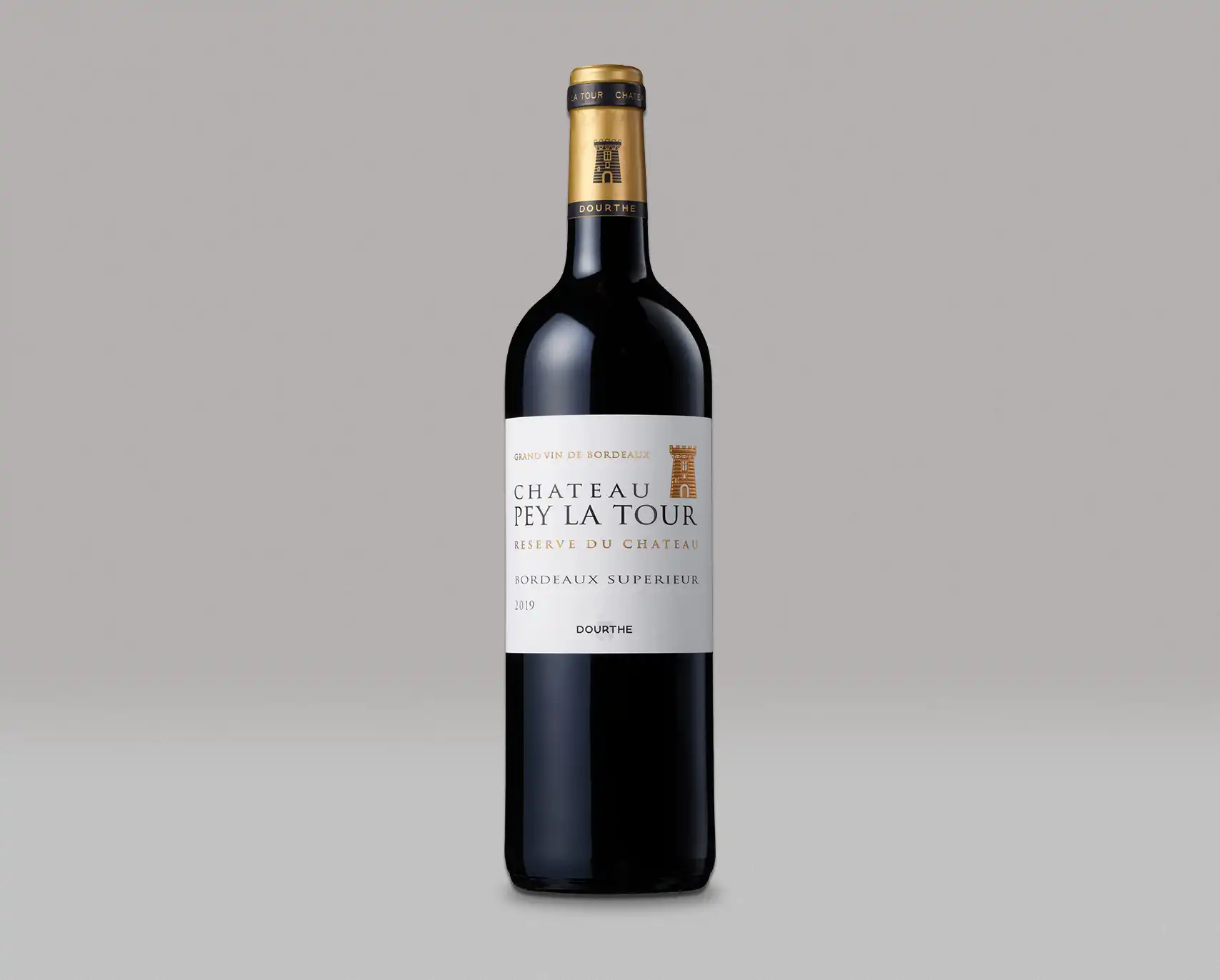 Eine Flasche des Rotweins Château Pey La Tour Réserve - Bordeaux Supérieur