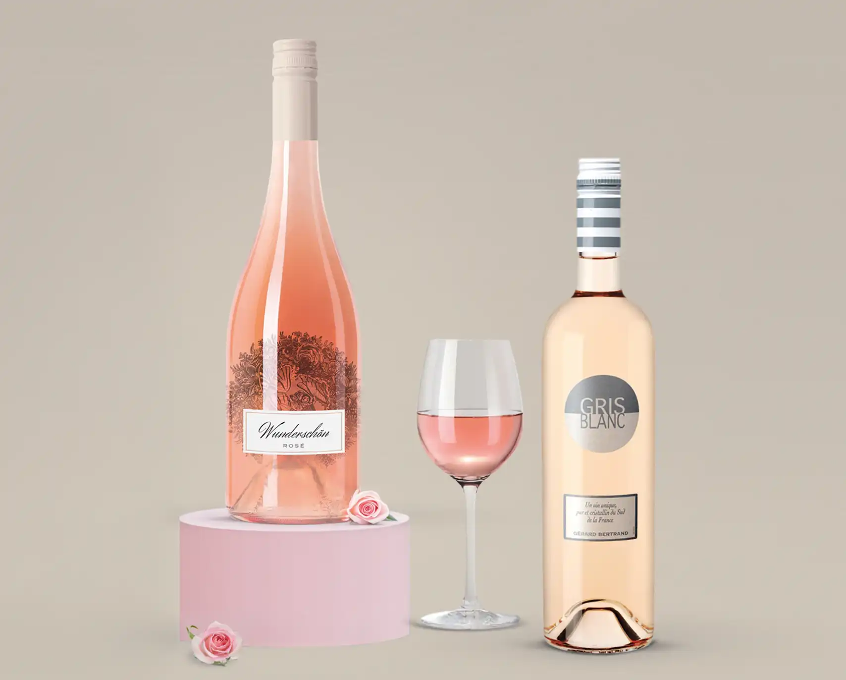 Zwei Rose-Weine mit einem Glas Rose